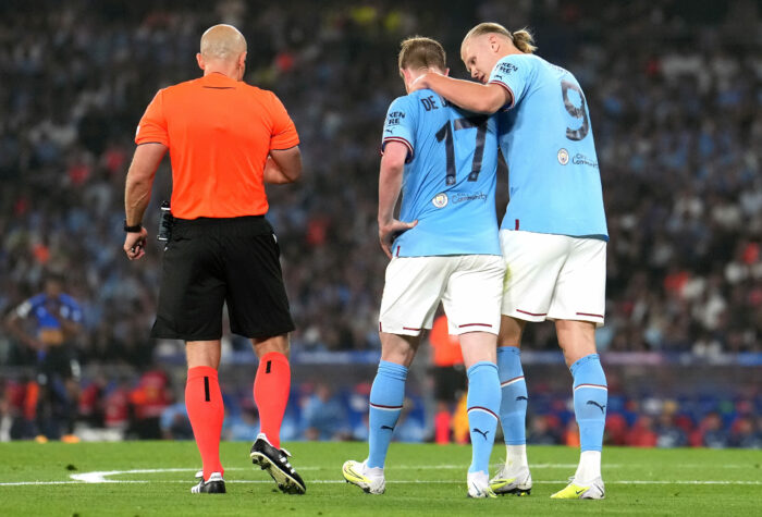 Kevin De Bruyne is consoled by Erling Haaland