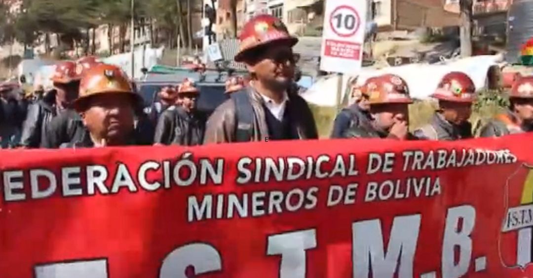 Mineros estatales de Bolivia protestan contra minería ilegal - TVC