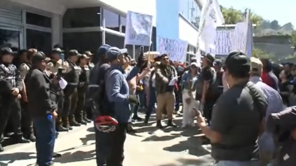 Trabajadores de buses en Quito denuncian impagos y asaltos en paradas - TVC